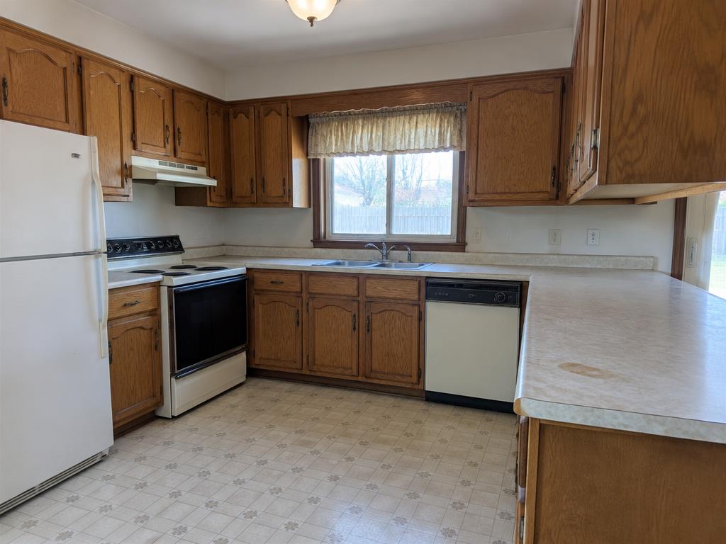 Kitchen: new cabinets and countertops — before